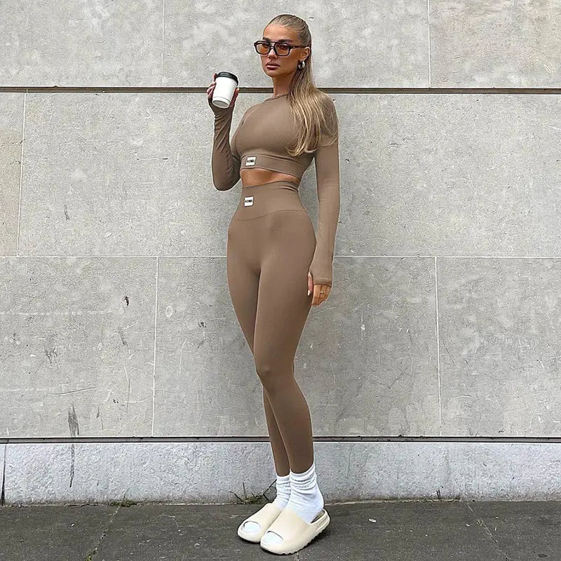 Color-Blocking Yoga Outfit